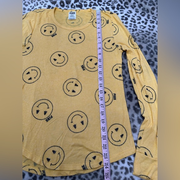 PINK Victoria’s Secret Smiley Face Sleepwear Pajama Top in Yellow Orange Medium - Picture 16 of 17